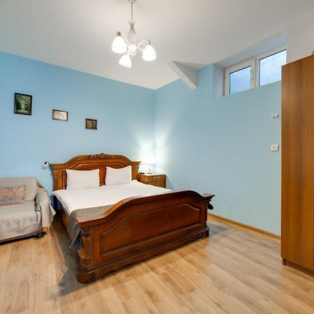 Rustaveli Two Bedroom Apartment With 5 Star Location Tbilisi Exterior photo