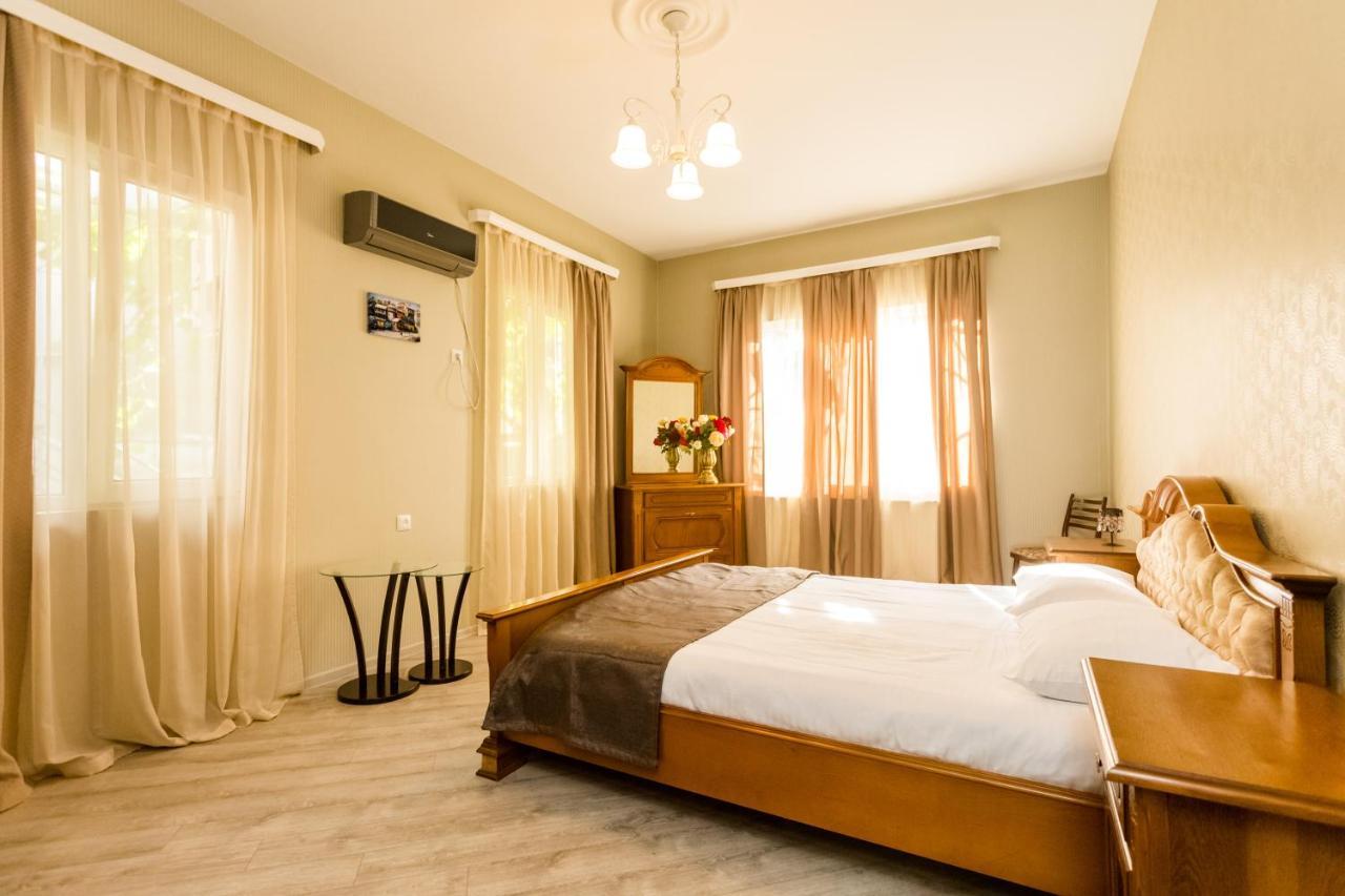 Rustaveli Two Bedroom Apartment With 5 Star Location Tbilisi Exterior photo