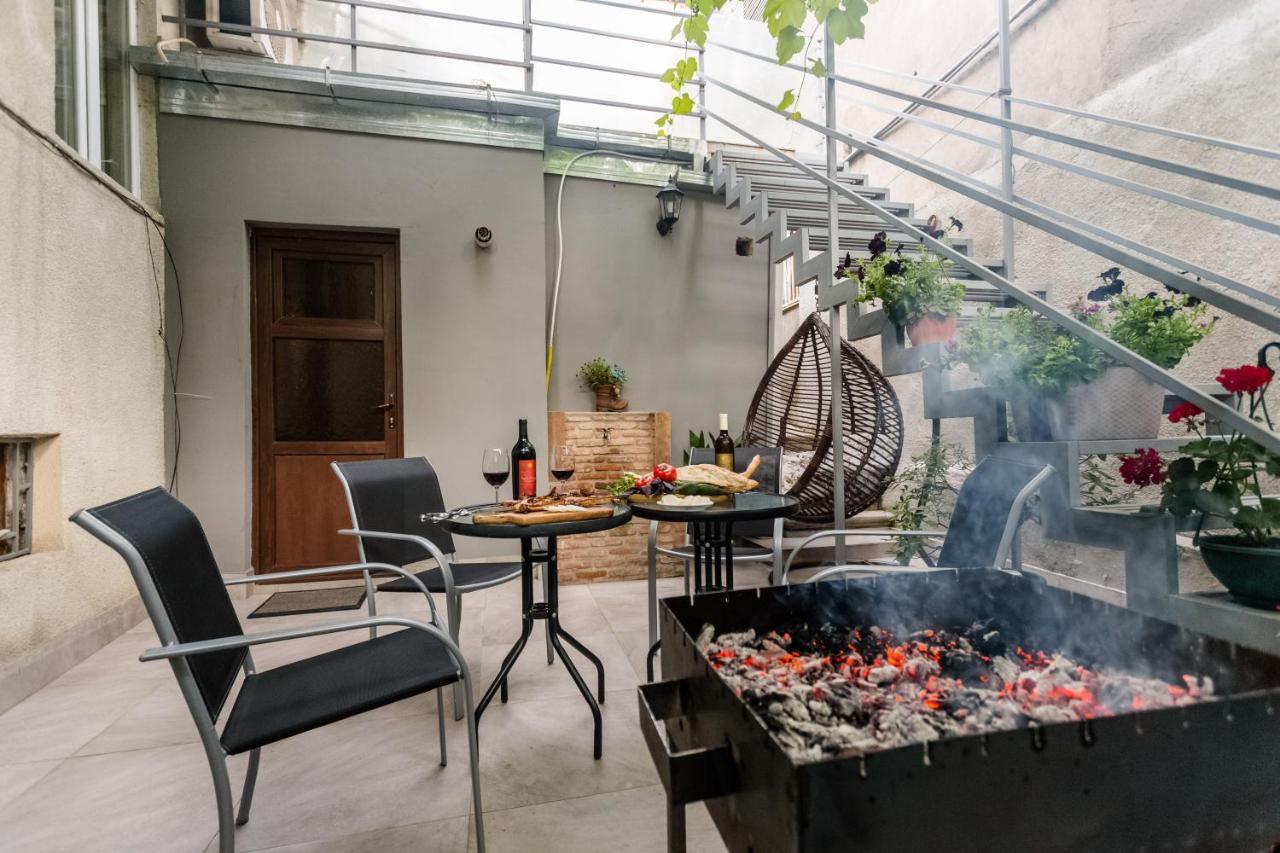 Rustaveli Two Bedroom Apartment With 5 Star Location Tbilisi Exterior photo