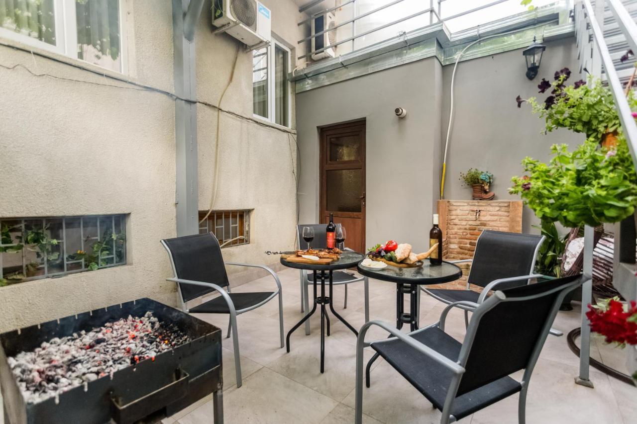 Rustaveli Two Bedroom Apartment With 5 Star Location Tbilisi Exterior photo